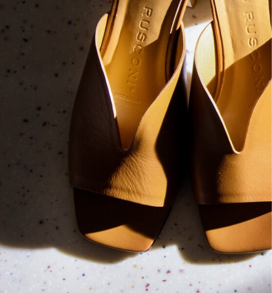 バタフライデザイン チャンキーヒールサンダル