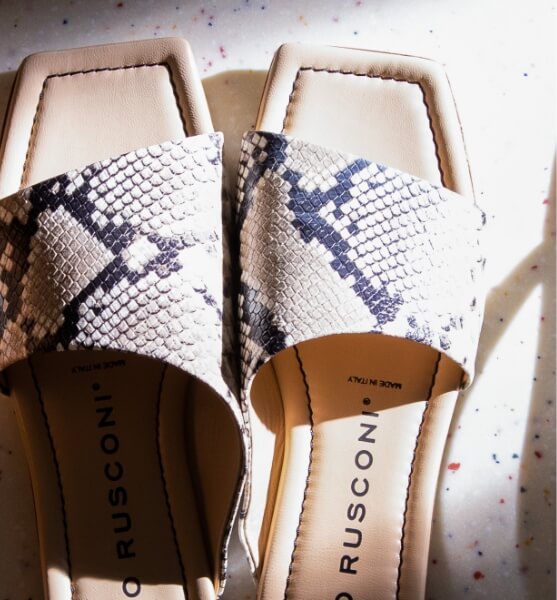 パイソンスクエア トゥカバードサンダル