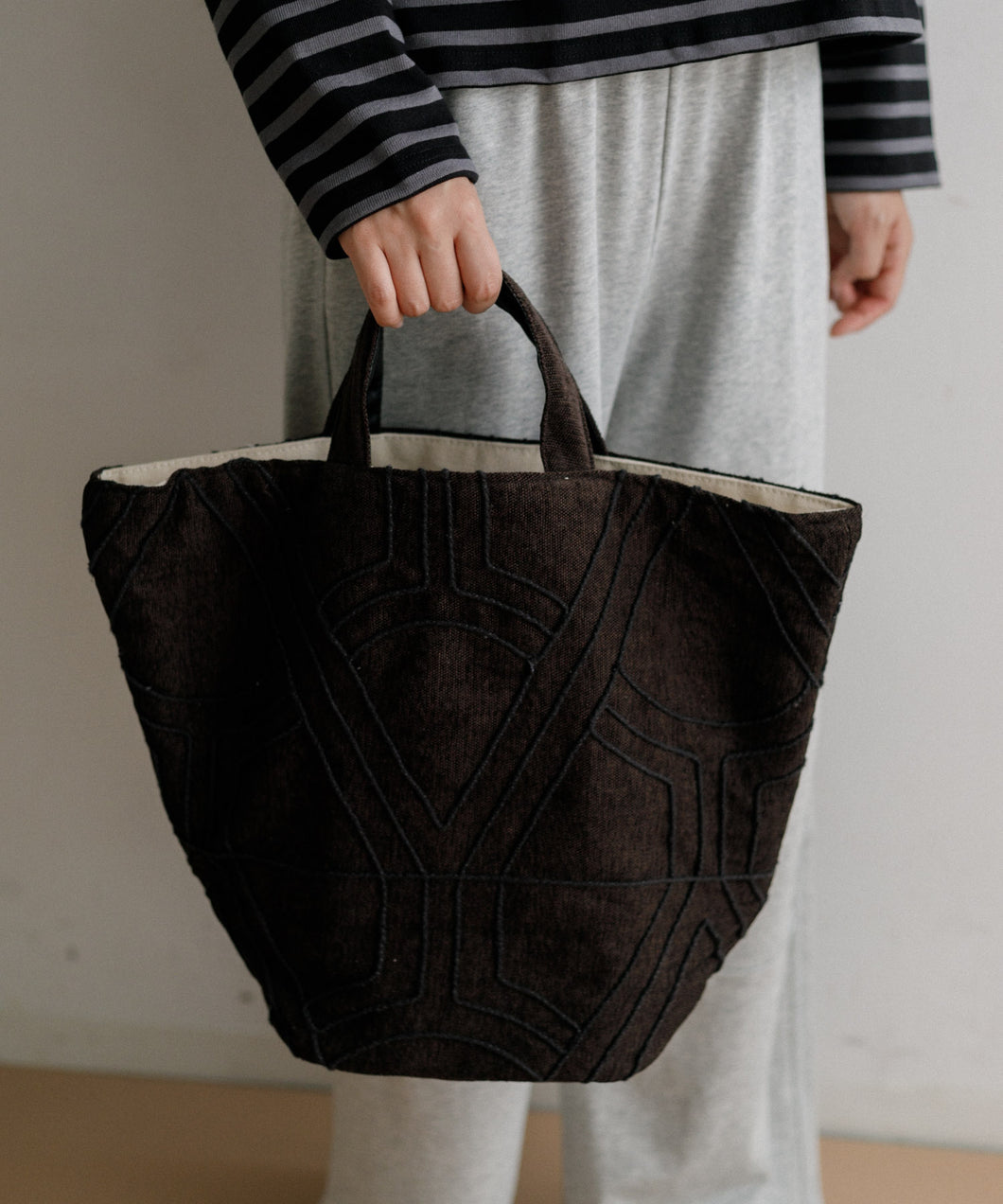 【WOMEN】beej dolly emb tote bag