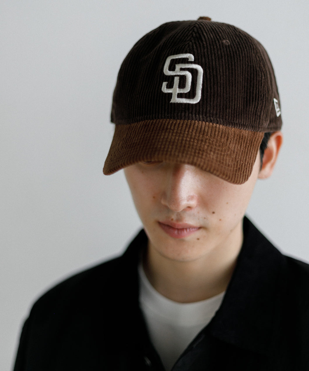 【MEN , WOMEN】NEW ERA 9TWENTY Corduroy コーデュロイ サンディエゴ・パドレス ダークブラウン ブラウンバイザー