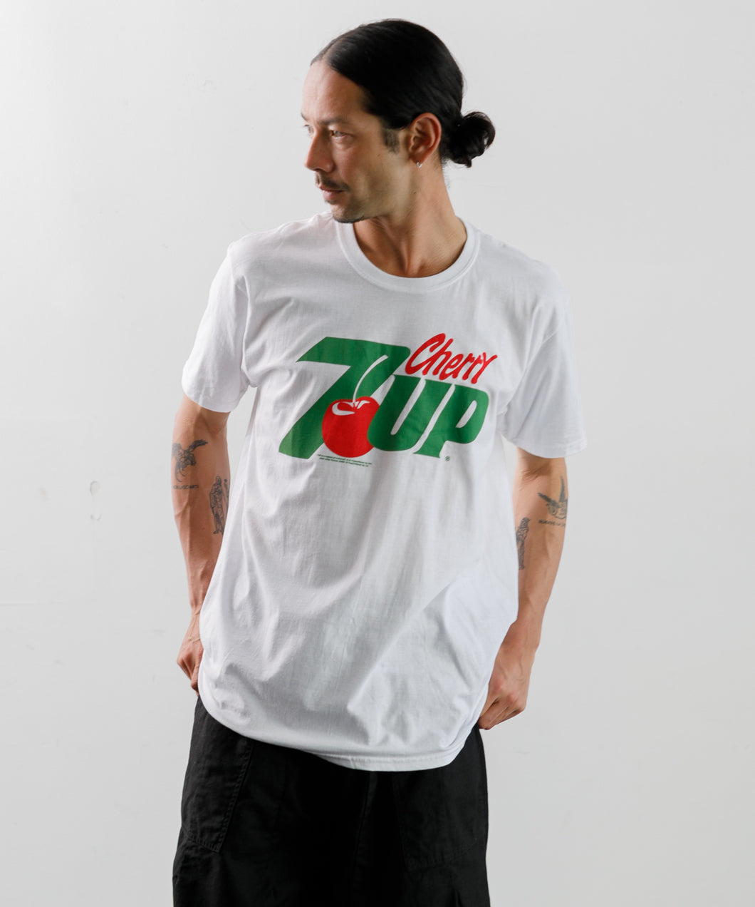 【MEN , WOMEN】SAWS US TEE CHERRY 7UP