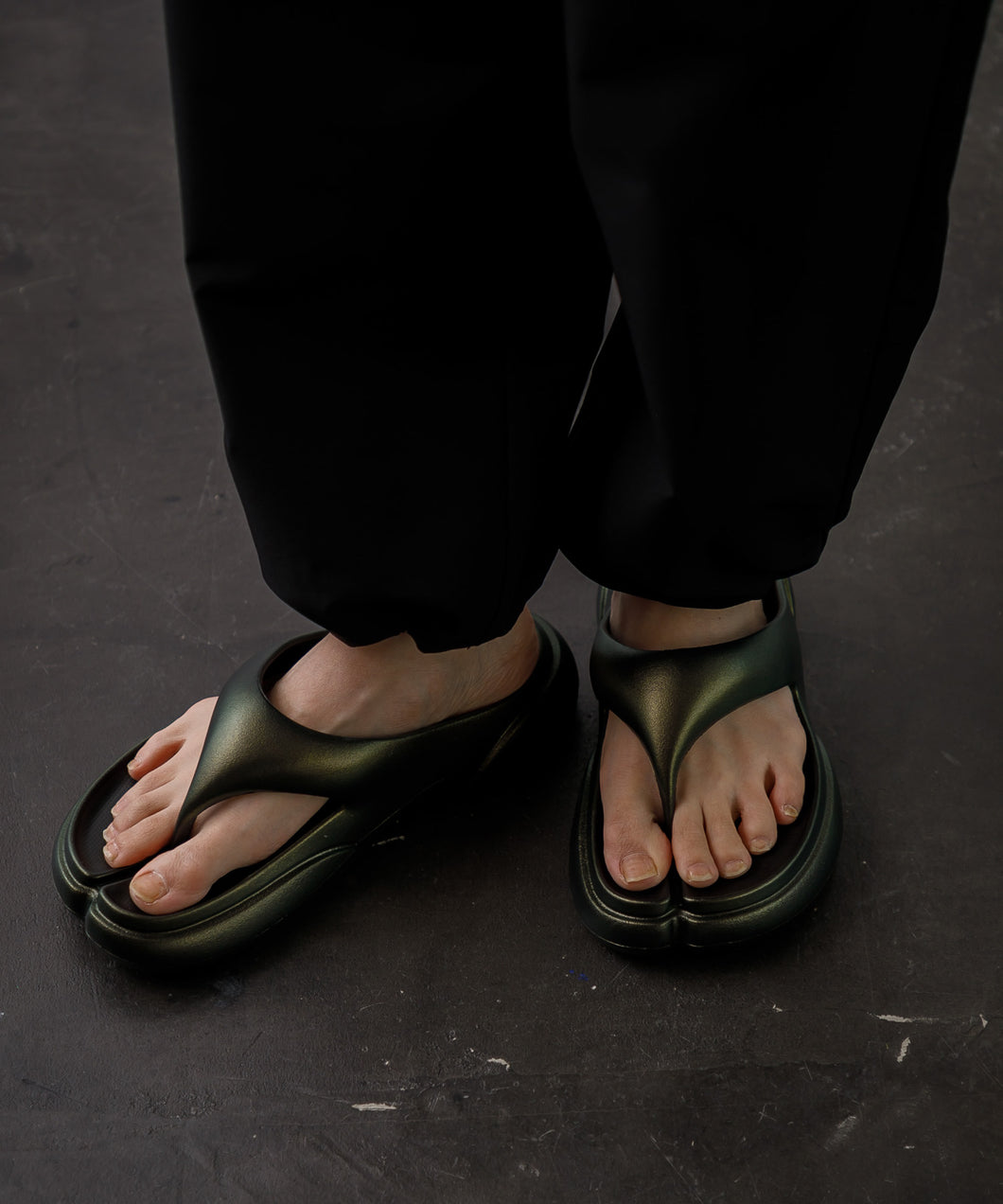 【WOMEN】PAES New Flipflop Coating Metal