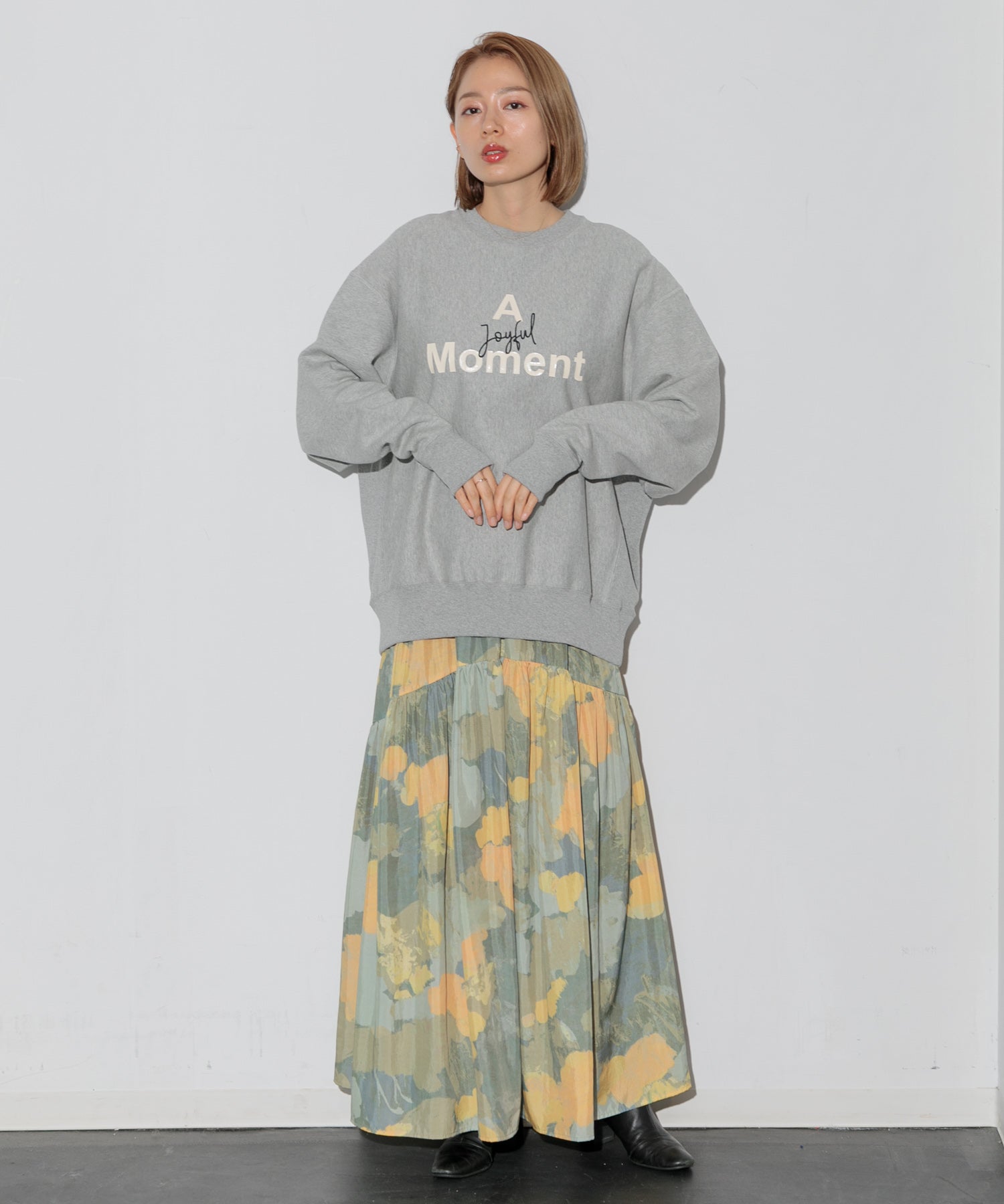 WOMEN】高橋愛×AMERICAN RAG CIE ルーズフィットロゴプリントスウェット