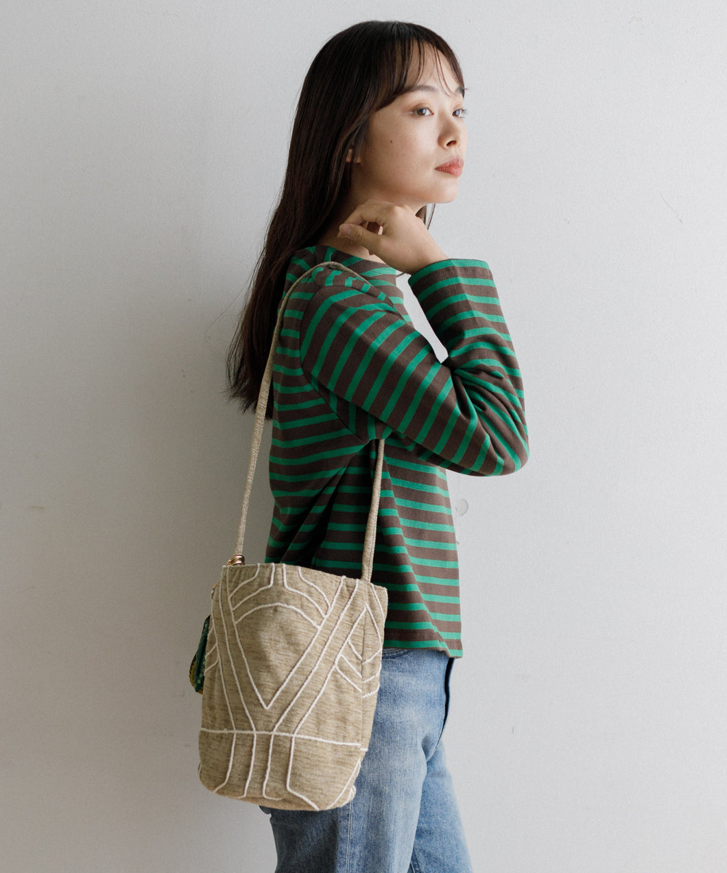 【WOMEN】beej dolly emb tube bag