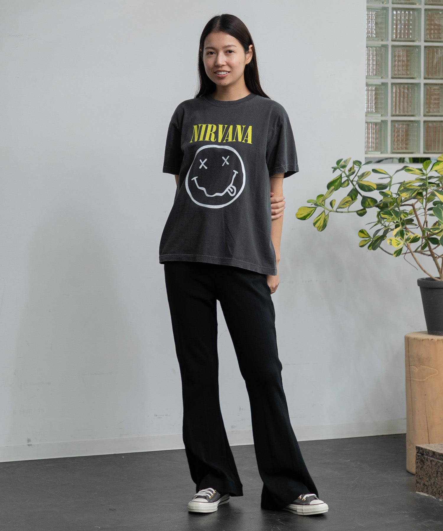 【美品】 Nirvana 7EP Nirvana Womens Grey Cropped Short Sleeved T-Shirt | Rainbow