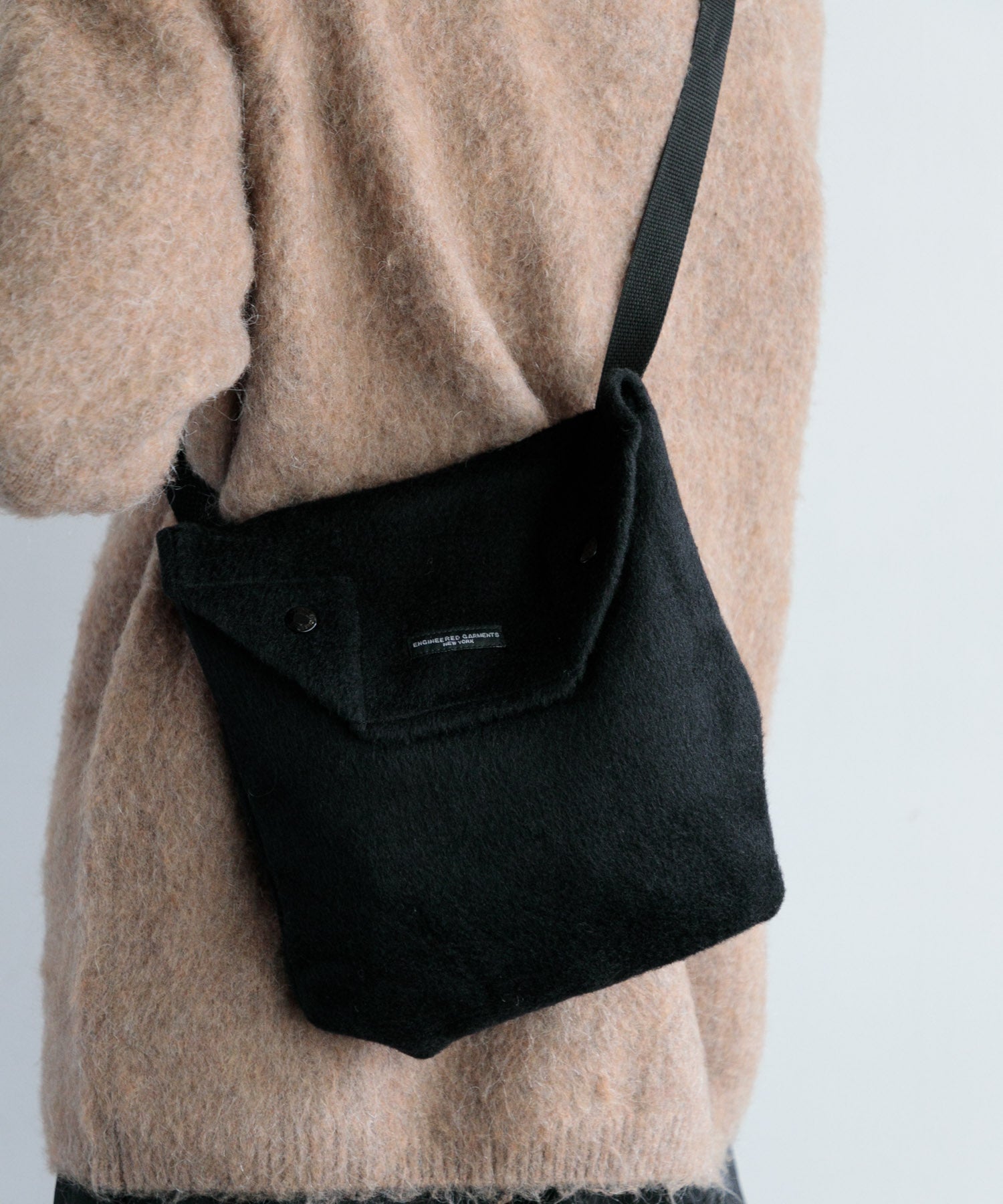 【MEN】ENGINEERED GARMENTS SHOULDER POUCH - POLY WOOL SHAGGY