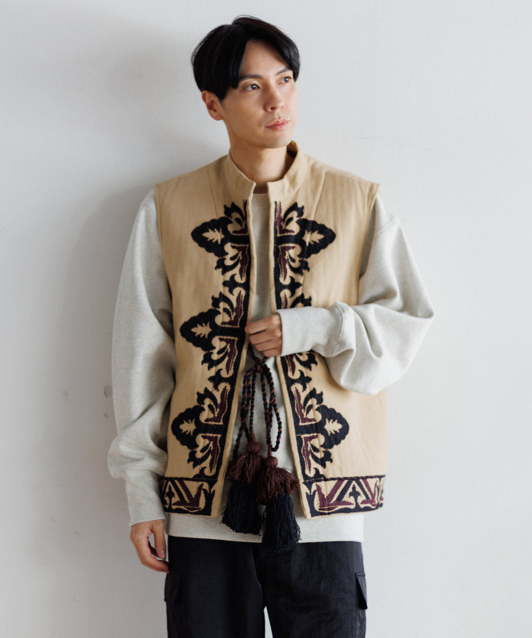 【MEN , WOMEN】LEIN 幾何学柄刺繍ベスト