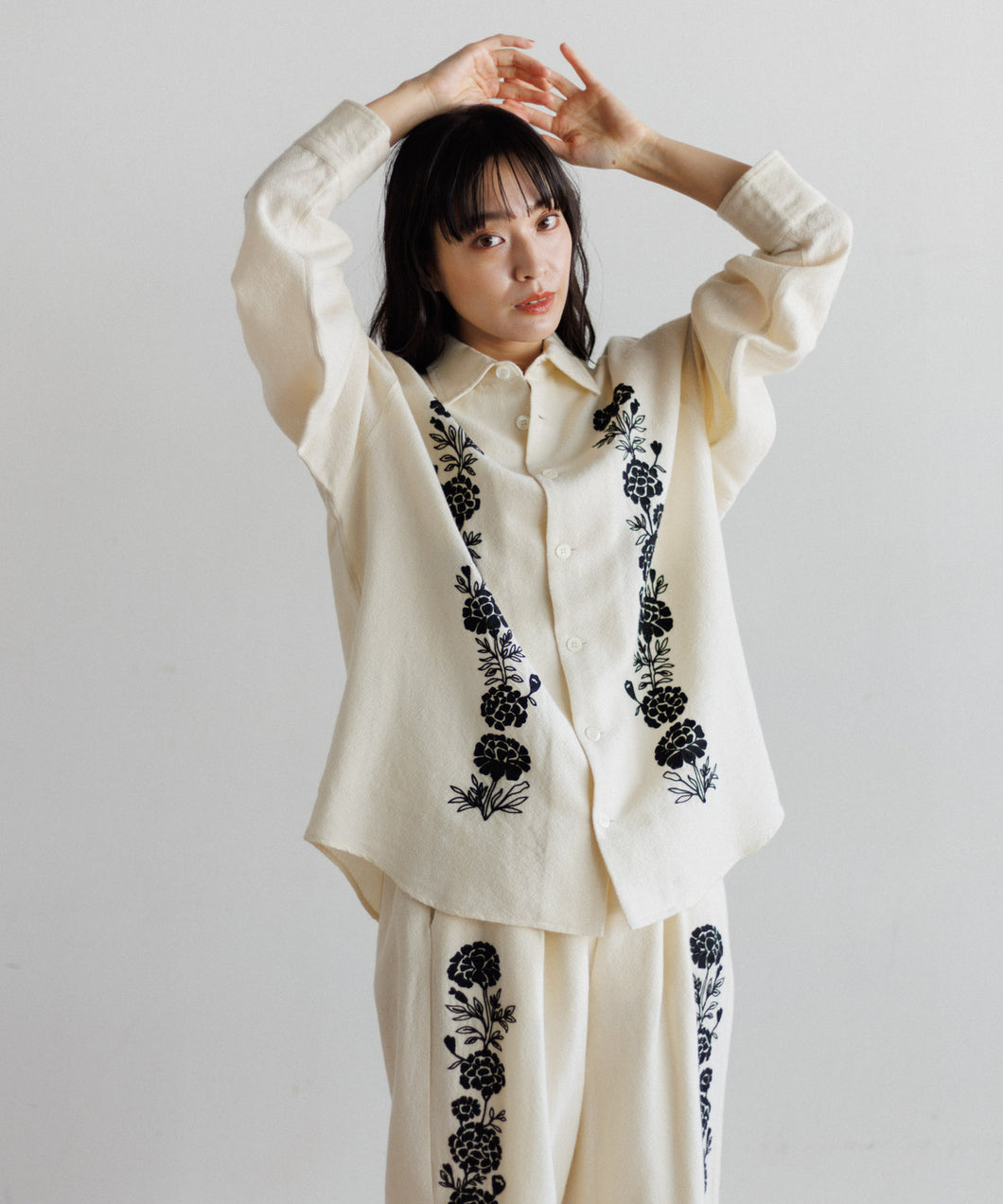 【MEN , WOMEN】LEIN ウールコットンフラワー刺繍シャツ